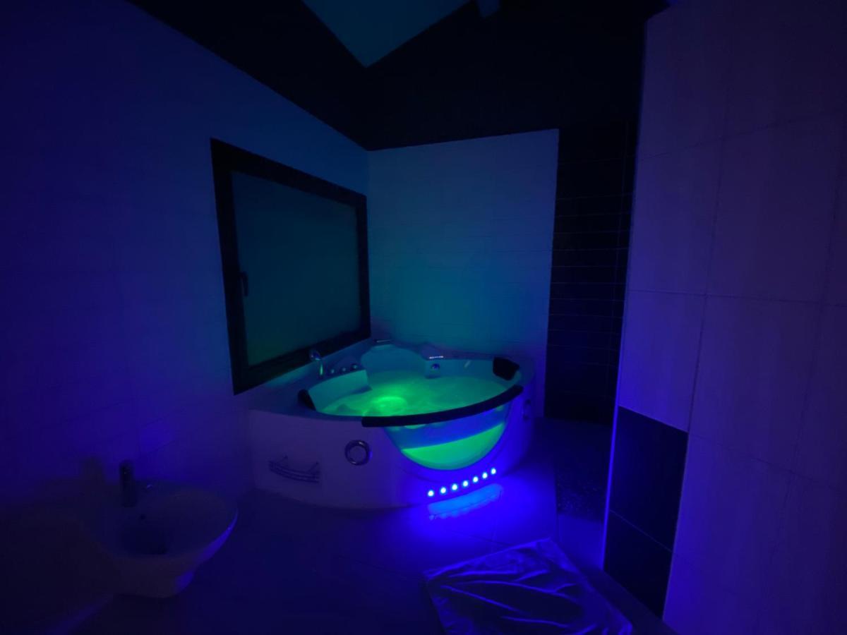 Le Jas De Joucas Hotel-Restaurant Екстер'єр фото