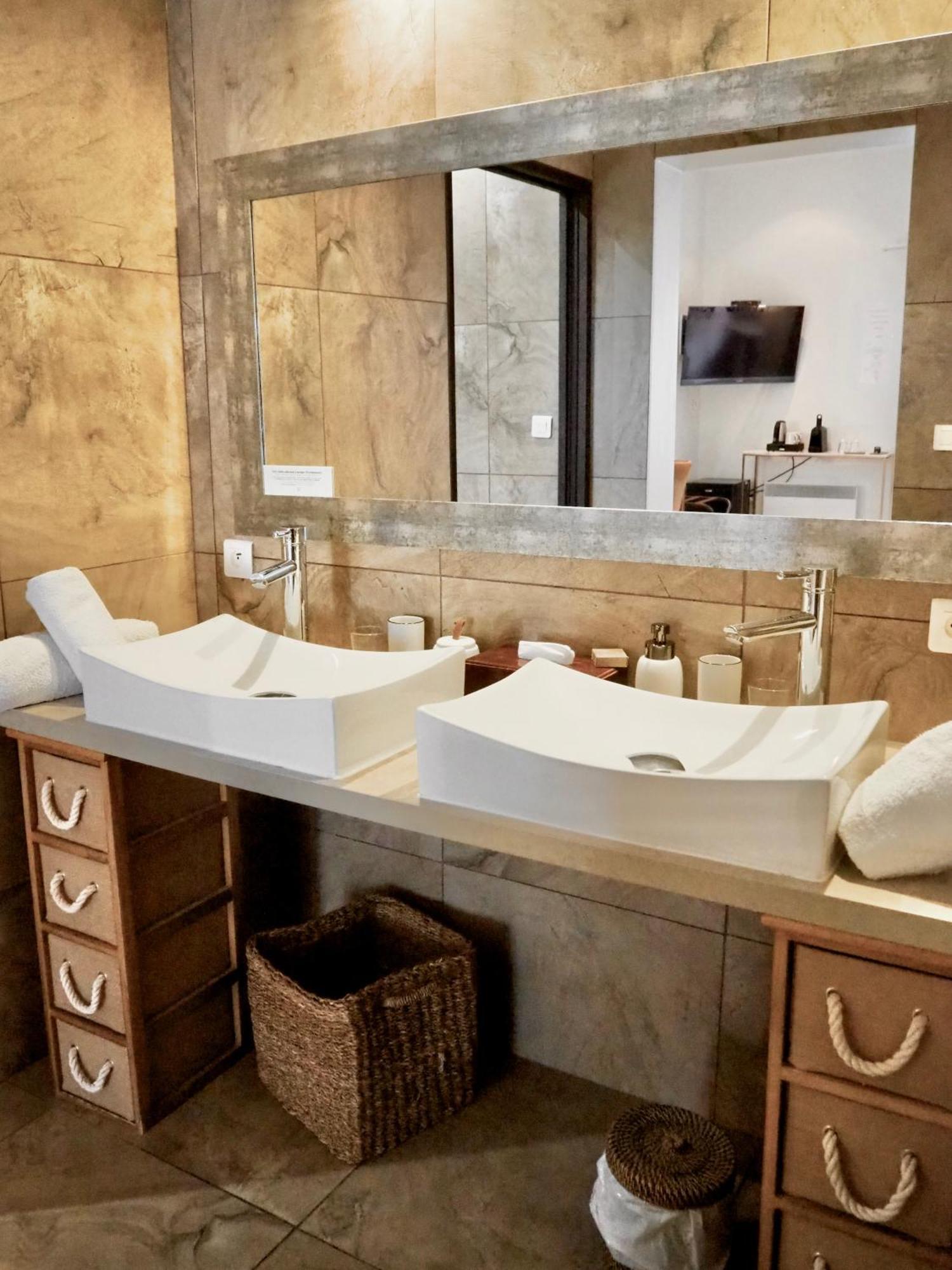 Le Jas De Joucas Hotel-Restaurant Екстер'єр фото